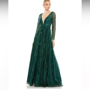 Mac Duggal Emerald Green Embroidered Long Sleeve Sequined Gown. Size 18